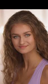 Hi all! ☺️ Just wanted to introduce myself! My name's Imogen, I'm 26 and  graduated Performers College in 2021 with a BA(Hons) in Musical Theatre but  find myself as more of a