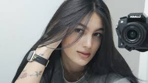 Roxana Conde's Instagram, Twitter & Facebook