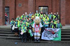 Die kompakte ansicht aktueller transfergerüchte (zugänge). Hannover 96 Eddis Rudel Unterwegs Auf Auswartsfahrt Beim 1 Fc Koln