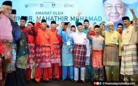 Antara pemimpin yang hadir ialah setiausaha agung umno annuar musa, bekas menteri khairy jamaluddin dan hishammuddin hussein, presiden pas abdul. Haram To Be Malaysian Free Malaysia Today Fmt