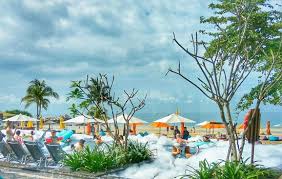Untuk ukuran kolam renang dan jumlah lintasan biasanya diatur oleh masing masing induk organisasi. Acara Foam Party Di Area Kolam Renang Picture Of Cassia Bintan Lagoi Tripadvisor