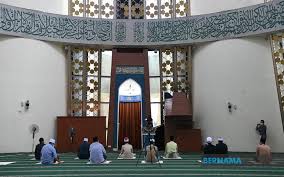 Disebut shalat jumat karena dilakukan setiap hari jum'at dan waktu pelaksanaannya pada waktu dhuhur tiba. Bernama Perlis Pertingkat Jumlah Jemaah Solat Jumaat Dan Solat Lima Waktu