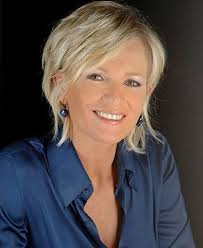 Sophie Davant Ses 10 Meilleurs Coiffures Salon Feminin En 2020 Coupes De Cheveux Sophie Davant Coupe De Cheveux Coiffure Coupe Carre