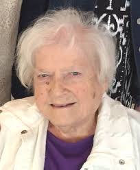 Helen Lemon's Instagram, Twitter & Facebook