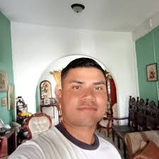 Robert Gelder's Instagram, Twitter & Facebook