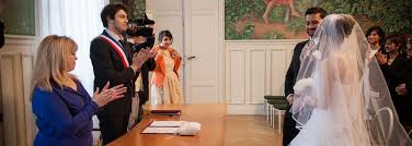 Mariage civil le discours de mariage du maire pendant la cérémonie civile la passage à la mairie mariage civil quand réserver la date à la mairie ? Mariage La Courneuve