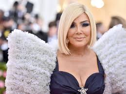 We hope you enjoyed it and if you want to download the pictures in high quality, simply right click the image and choose save as. Kris Jenner Debuts A Blonde Bob At The 2019 Met Gala Allure
