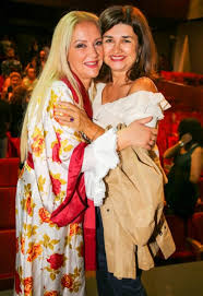 Η έλντα πανοπούλου ήταν καλεσμένη στην εκπομπή «μεσάνυχτα» της ελεονώρας μελέτη και μίλησε μεταξύ των άλλων για τη θεαματική αλλαγή στην εμφάνισή της, καθώς έχασε 32 κιλά μέσα σε 3. Plhmmyrise To 8eatro Akadhmos Gia To Show Ths Elntas Panopoyloy Fay S Control