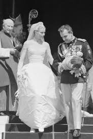10 Things You Didn T Know About Grace Kelly S Wedding Dress Princess Grace S Bridal Gown
