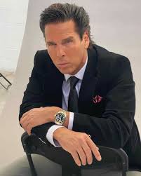 Luego de que este domingo se transmitiera el capítulo 10 de la serie de luis miguel, en donde se mostraron algunos problemas entre el sol y roberto palazuelos, el actor mandó un mensaje a luismi a través de un breve video en instgaram. Roberto Palazuelos Defiende A Luis Miguel De Criticas