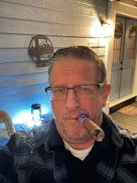 Enjoying Romeo y Julieta Wide Churchills.Even if one does not feel good. A  good cigar will help💨 YJULIET 875 CUBA MEO p Desde HABANA" ่บีด DE D сН E  .