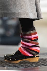Die neuen schuhtrends stehen fest. Harper S Bazaar Mode Trends Und Zeitgeist Modestil Holzschuhe Clogs