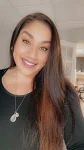 Chelsea Harmon's Instagram, Twitter & Facebook