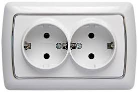 Bu üçlü prizde kabloların bağlantı noktaları için ayrı bir kapak bırakılmış,ama sizin tüm düzeneği görebilmeniz için ben iki arka kapağı da söküyorum.sadece kablo bağlantısı yapacaksanız ve sizin üçlü prizinizde iki kapak varsa siz yalnızca küçük kapağı sökerek kablo bağlantı klimenslerine. Telli Tel Cikisa Nasil Baglanir Prizler Ve Anahtarlarin Paralel Ve Seri Baglantisi Bir Prize Topraklama Ile Nasil Baglanir