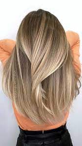 The wavy hairstyle is suitable for the woman with a voluminous. Gorgeous Hair Colors That Will Really Make You Look Younger