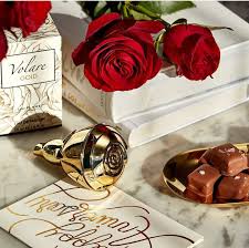 Volare Gold Edp Icerigindeki Ihtisamli Gul Notasi Ile Hayatin Ask Dolu Unutulmaz Anlarini Adeta Yeniden Canlandiriyor Kokunun Kalb Cosmetics Beauty Gold