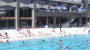 1 300 Personnes Evacuees De La Piscine De Mont Saint Aignan A Cause De Perturbateurs