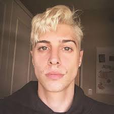 Lívia Schultz Store :: Behance