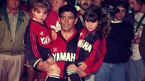 Video lucas bernardi, nuevo gerente de fútbol del club. Diego Maradona The Story Behind Messi S Tribute To Maradona Marca