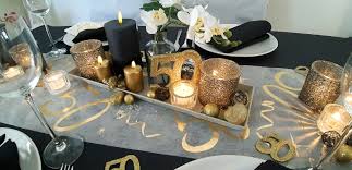 Glamourose Tischdekoration Zum 50 Geburtstagin Schwarz Mit Gold Table Decorations Frozen Home Decor