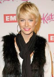 Official profile of german fashion model lena gercke born in marburg, germany, including biography, photos, fmdcard, sed card, lookbook, portfolio, videos, agencies, magazine covers, advertisements. Lena Gercke Kurze Haare Lena Gercke Kurze Haare Lena Gercke Frisur Lange Haare Bilder