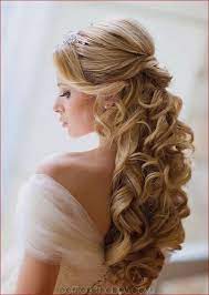La diseñadora ha creado un pastel de boda inspirada en un fondo de pantalla de gournay, y que en. Los 22 Peinados De Boda Mas Elegantes Para Cabello Largo Cabello Elegantes Largo Peinados Long Hair Styles Hair Styles Curly Hair Styles
