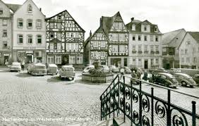 Zwei langjährige mitarbeitende wurde in den ruhestand verabschiedet. Ehemaliges Bankgebaude Der Westerwald Bank Am Alten Markt In Hachenburg