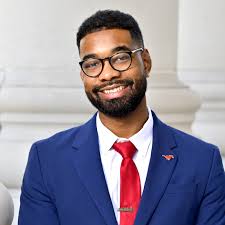 Dante Branch's Instagram, Twitter & Facebook