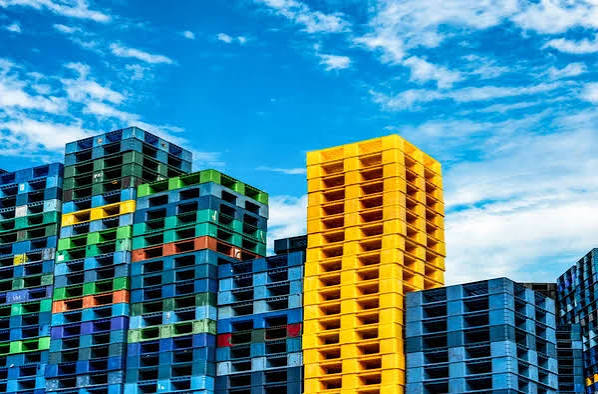 Pallet plastica Stok Foto, Pallet plastica Gambar Bebas Royalti | DepositPhotos