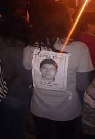 The pachuca's hairstyle tended to be a high coif or bouffant , with the hair put up in some way (a more pronounced version of the typical hair style of the time) by ratting 15 their hair or affixing hair rats. Joven Manifestante Por Los 43 De Ayotzinapa Plaza Juarez Pachuca De Download Scientific Diagram
