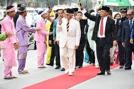 Cun habis isteri baru ketua menteri sarawak ni. Yang Di Pertua Negeri Dan Ketua Menteri Hadir Memeriahkan Sambutan Hari Sarawak 2019 Sarawakvoice Com