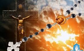 مسبحة يسوع تتلى في زمن الصوم عل متها مريم العذراء في مديوغوريه cross necklace prayers necklace