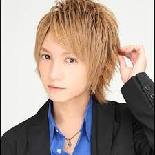 宣材を変えることになりました 近々撮りに行きます ホスト始めたての頃のダサすぎる宣材 金髪スジ盛りがめちゃくちゃ恥ずかしいです 笑 金髪か茶髪で今みたいな髪型にしたいなぁ なぜか今より大人っぽい顔つき ホスト ネオホス 新宿 歌舞伎町 スーパースター