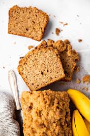 This Whole Wheat Cinnamon Crunch Banana Bread Is So Good Made With Whole Wheat Flour Healthy Gree In 2020 Banana Bread Recipes Cinnamon Crunch Bread Recipes Homemade