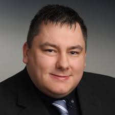 Vor 10 Jahren saß ich selbst dort. Letzte Woche stand ich vorne. 2015/2016  habe ich den Kurs „Kaufmann/Kauffrau für Filmtheatermanagement“ gemacht.  Damals war ich diejenige, die mit neugierigen…