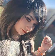 Alyssa Dillman's Instagram, Twitter & Facebook