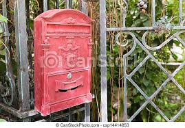 Eminemment décorative et 100 % so british, cette boite aux lettres décorative en colonne est identique à celles que l'on trouve à londres. Portail Anglaise Pendre Rouges Boite Lettres Pendre Boite Lettres Traditionnel Anglaise Portail Rouges Canstock