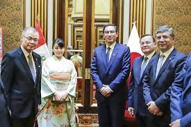 Personifica a la nación peruana, es el jefe del poder ejecutivo y jefe supremo de las fuerzas armadas y policiales del perú. Presidente Vizcarra Recibe A La Princesa Mako De Japon