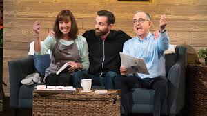 O show é uma franquia internacional que tem como base o formato dragons' den, que teve origem no japão em 2001. Shark Tank Inventor Puts His Cards On The Table To Get Investment