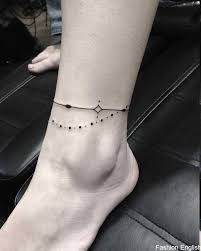 El ayak bileği özellikle yaz aylarında görülen bir bölgedirbu yüzden genellikle küçük dövmelerin yapıldığı bir yer.yüzey çok geniş değil ve güzel tasarımlar yapmak için ayak bileğinin sunduğu şekillerle oynamak zorundasınız. 1001 Foot Tattoo Chain Inspirations The Best Decoration For The Ankle Ankle Chain Decoration Foot Inspi Dovmeli Kadin Halhal Dovmeleri Bilek Dovmeleri