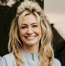 Diane Shoemake's Instagram, Twitter & Facebook