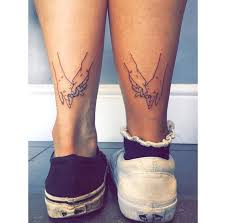 Tatuajes Para Parejas 60 Tattoos Mas Romanticos Con Significado En 2020 Tatuajes Amigas Disenos De Tatuaje Para Parejas Mejores Tatuajes Para Parejas