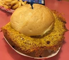 I Ate Cheeseburger With The Famous Cheese Skirt From The Squeezeinn Eat Amazing Food Food