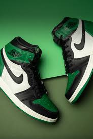 Air Jordan 1 Retro High Og Pine Green 555088 302 2018 In 2021 Jordan Shoes Wallpaper Nike Air Jordan Shoes Air Jordans