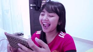 Biodata ayu puspa anggraeni putri dan putu bahagiana. Kisah Ayu Puspa Fans Cantik Menjadi Rebutan Andik Vermansyah Dan Sandy Walsh By Gain From Game