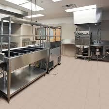 Trucos y consejos para elegir el suelo de una cocina para tu obra o reforma. Rosa Gres Cocina Industrial Seguridad Resistencia Y Limpieza Continua