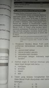 Seakan kita kembali ke masa silam di tahun 40an yang silam. 1 Pengibaran Bendera Merah Putih Pada Proklamasi Kemerdekaan Sebagai Tanda Bahwa A Upacara Brainly Co Id