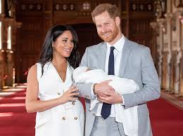 Cómo le afectó la muerte de su mamá lady di y su refugió en el alcohol y la fiesta. El Principe Harry Y Su Esposa Meghan Markle Posan Junto A Su Recien Nacido Ultimas Noticias