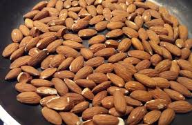 Le mandorle caramellate fatte in casa sono buonissime, perfette per decorare torte e dolci ma anche da mangiare come piccolo peccato di gola. Come Fare Le Mandorle Caramellate Alla Siciliana Genitorialmente