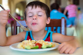 Resultado de imagen para imagenes de personas comiendo